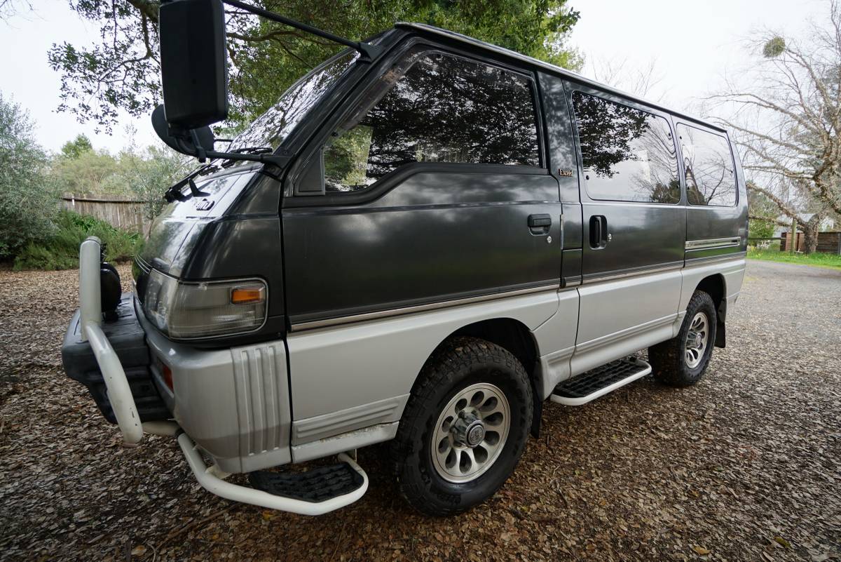 Mitsubishi-delica-l300-1991-grey-7