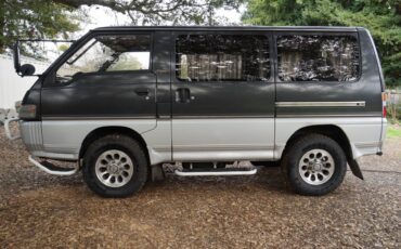 Mitsubishi-delica-l300-1991-grey-9