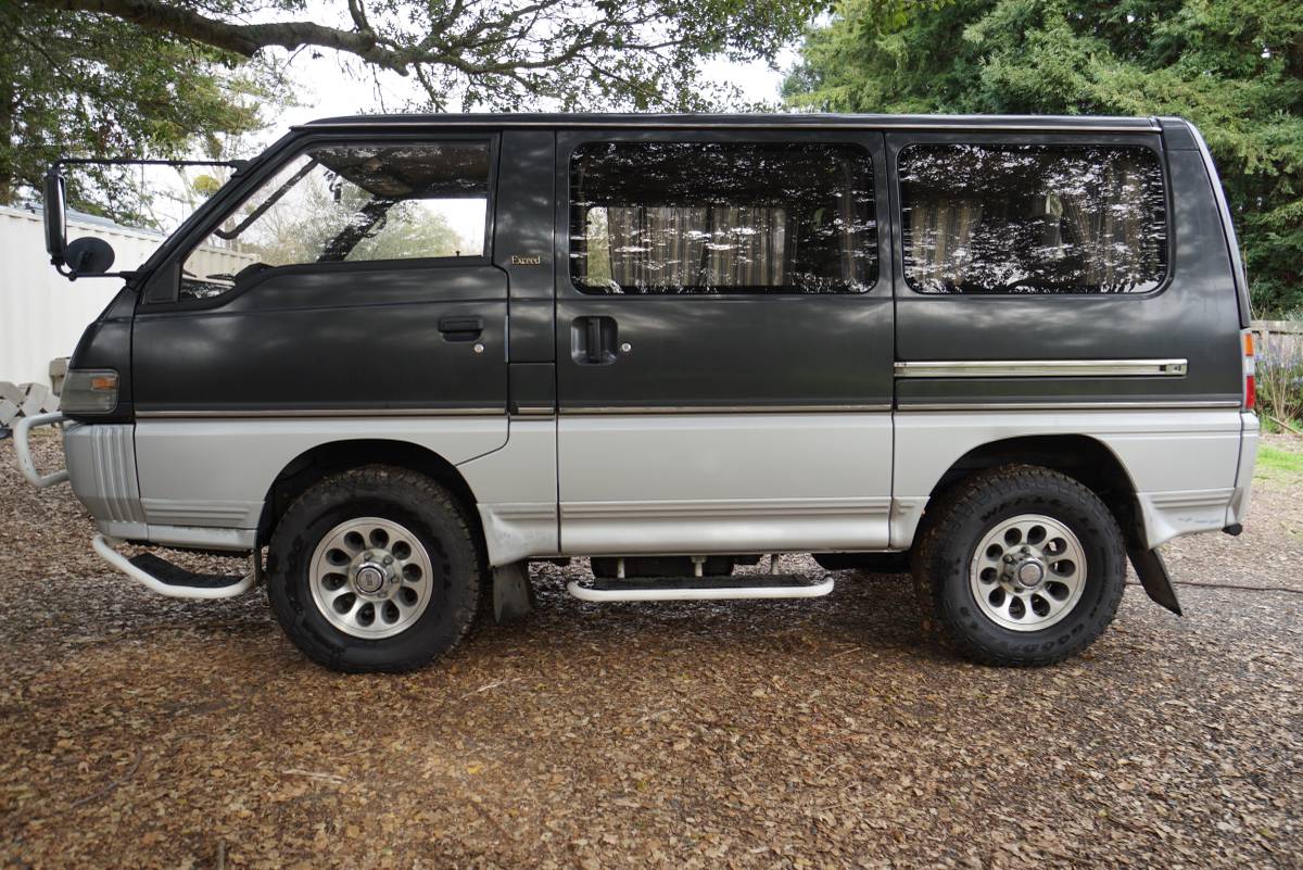 Mitsubishi-delica-l300-1991-grey-9