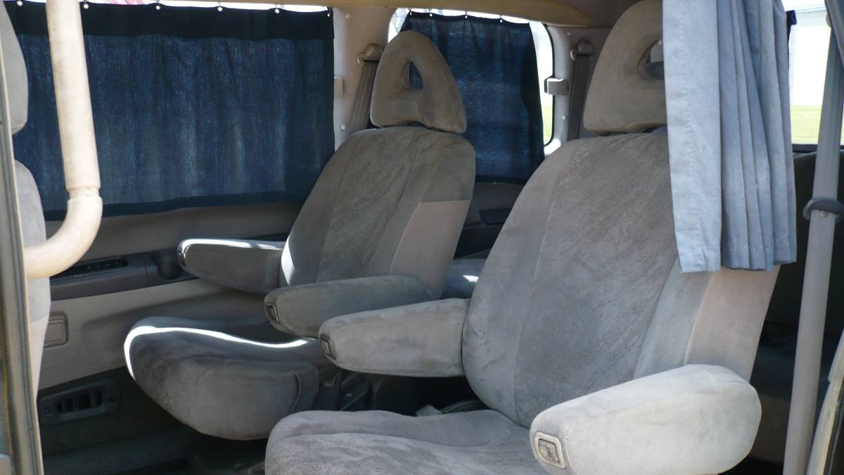 Mitsubishi-delica-l400-1994-11