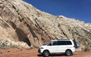 Mitsubishi-delica-l400-1994-white-1