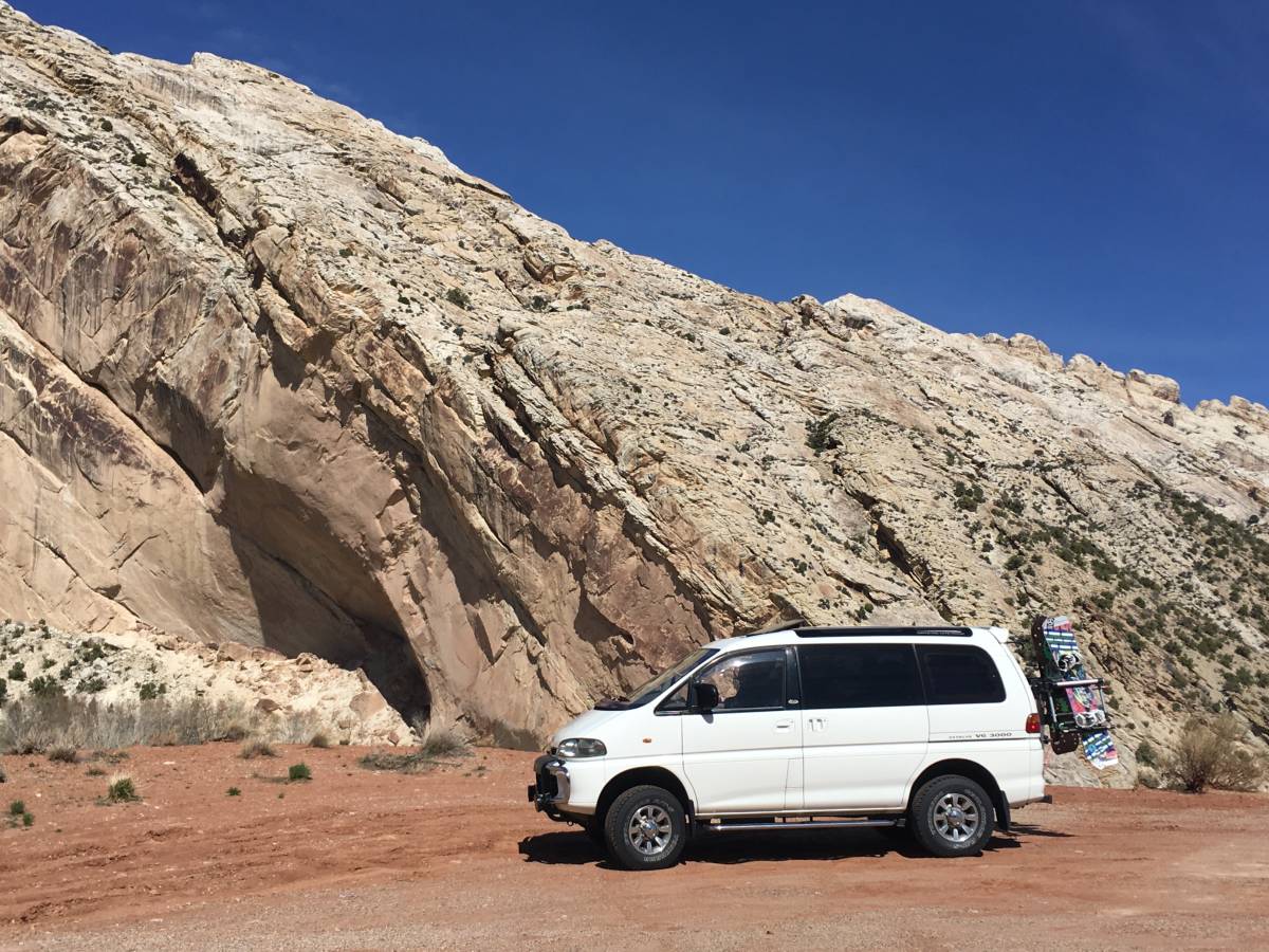 Mitsubishi-delica-l400-1994-white-1