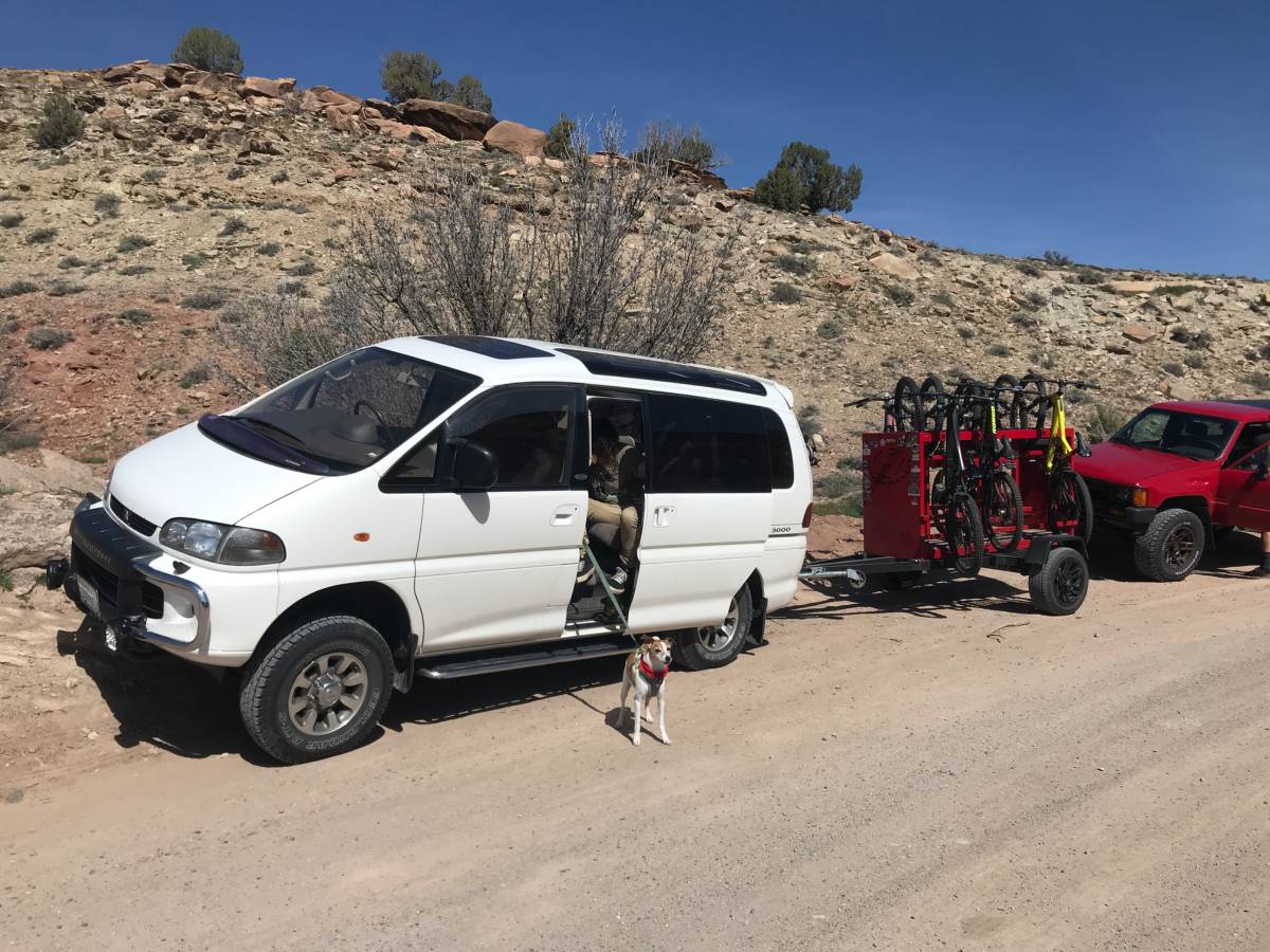 Mitsubishi-delica-l400-1994-white-2