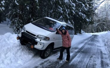 Mitsubishi-delica-l400-1994-white-3