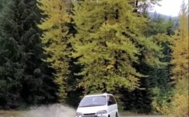 Mitsubishi-delica-l400-1994-white-4