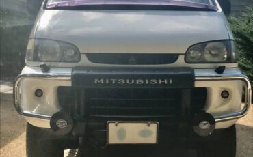 Mitsubishi-delica-l400-1994-white-5