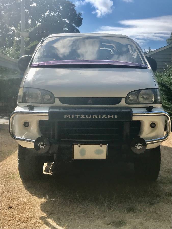Mitsubishi-delica-l400-1994-white-5