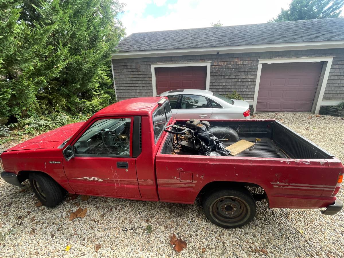 Mitsubishi-mighty-max-1995-red-3