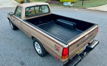 Mitsubishi-mighty-max-regular-cab-4-speed-1985-brown-12