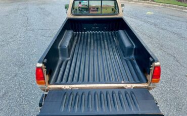 Mitsubishi-mighty-max-regular-cab-4-speed-1985-brown-15