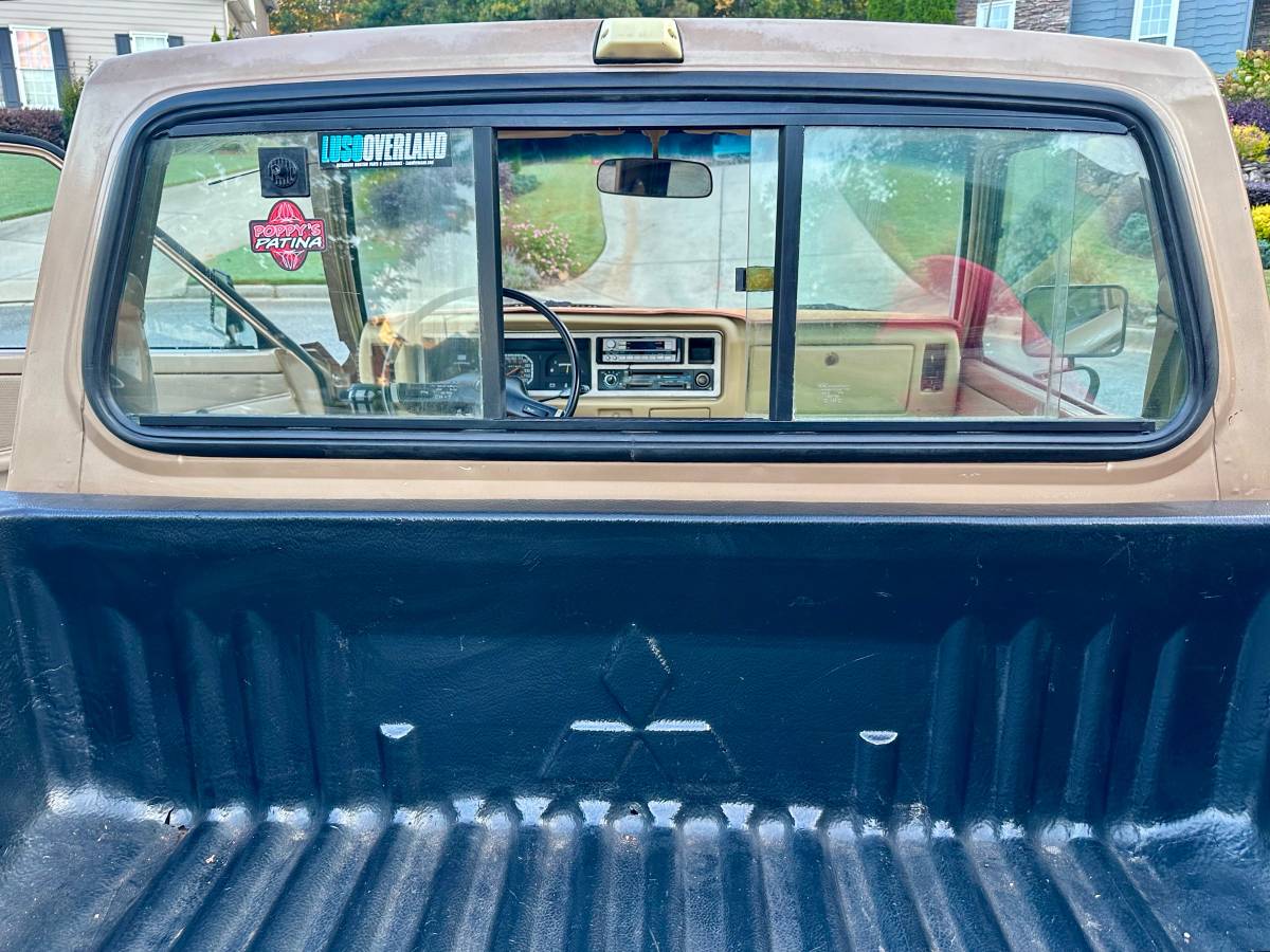 Mitsubishi-mighty-max-regular-cab-4-speed-1985-brown-16
