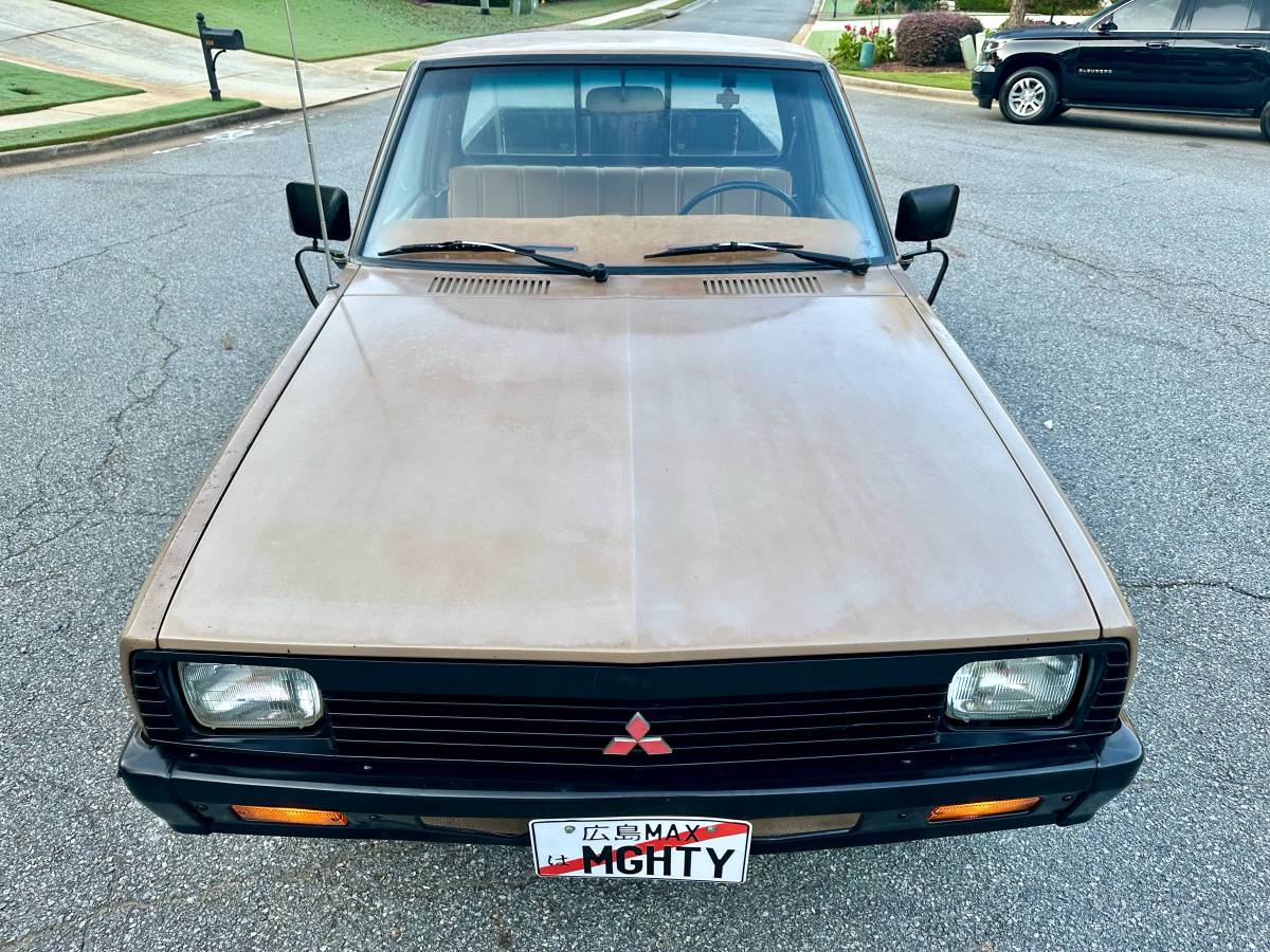Mitsubishi-mighty-max-regular-cab-4-speed-1985-brown-18