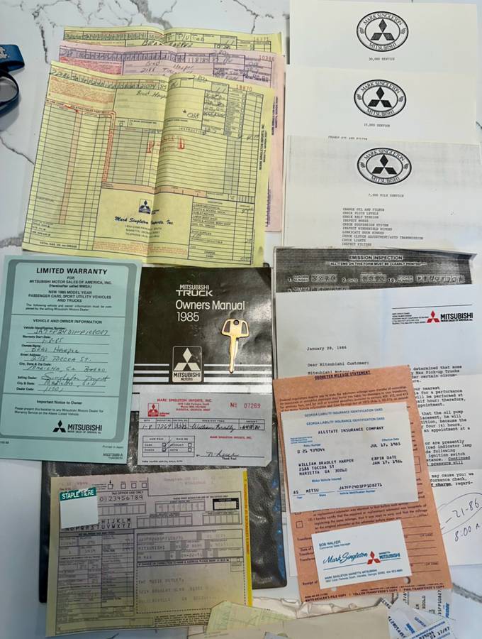 Mitsubishi-mighty-max-regular-cab-4-speed-1985-brown-21