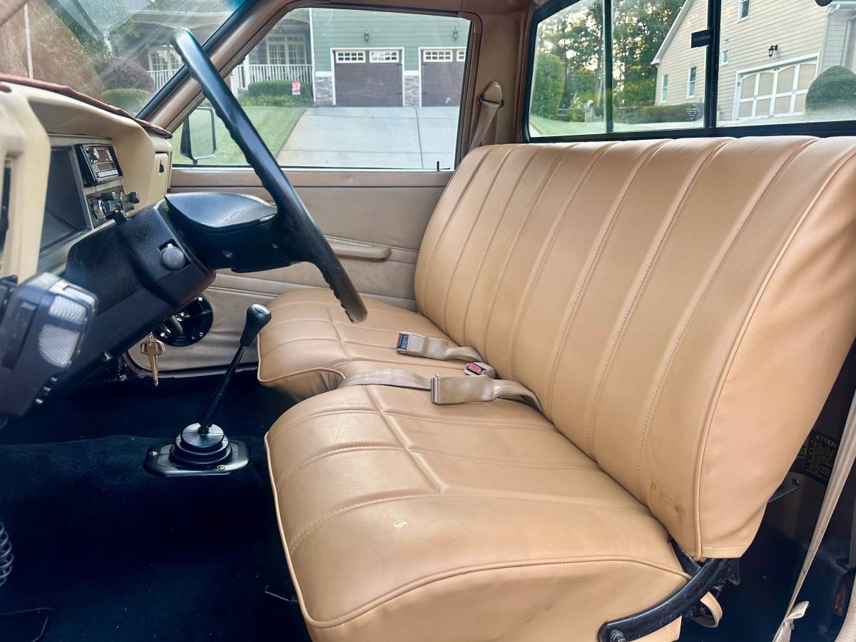 Mitsubishi-mighty-max-regular-cab-4-speed-1985-brown-4