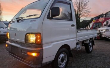 Mitsubishi-minicab-1995-white-1