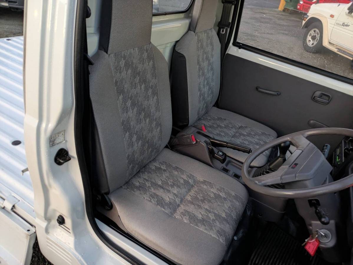 Mitsubishi-minicab-1995-white-12