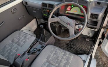 Mitsubishi-minicab-1995-white-14