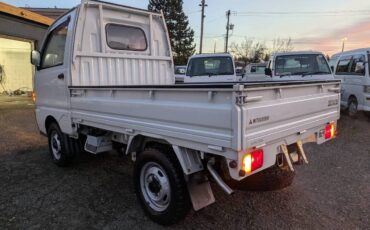 Mitsubishi-minicab-1995-white-2