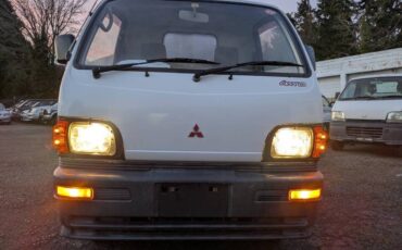 Mitsubishi-minicab-1995-white-3