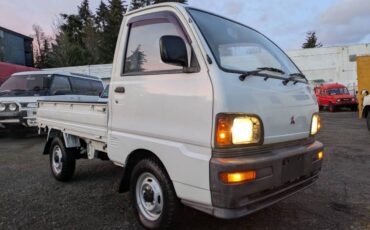 Mitsubishi-minicab-1995-white