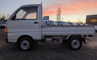Mitsubishi-minicab-1995-white-4