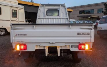 Mitsubishi-minicab-1995-white-5