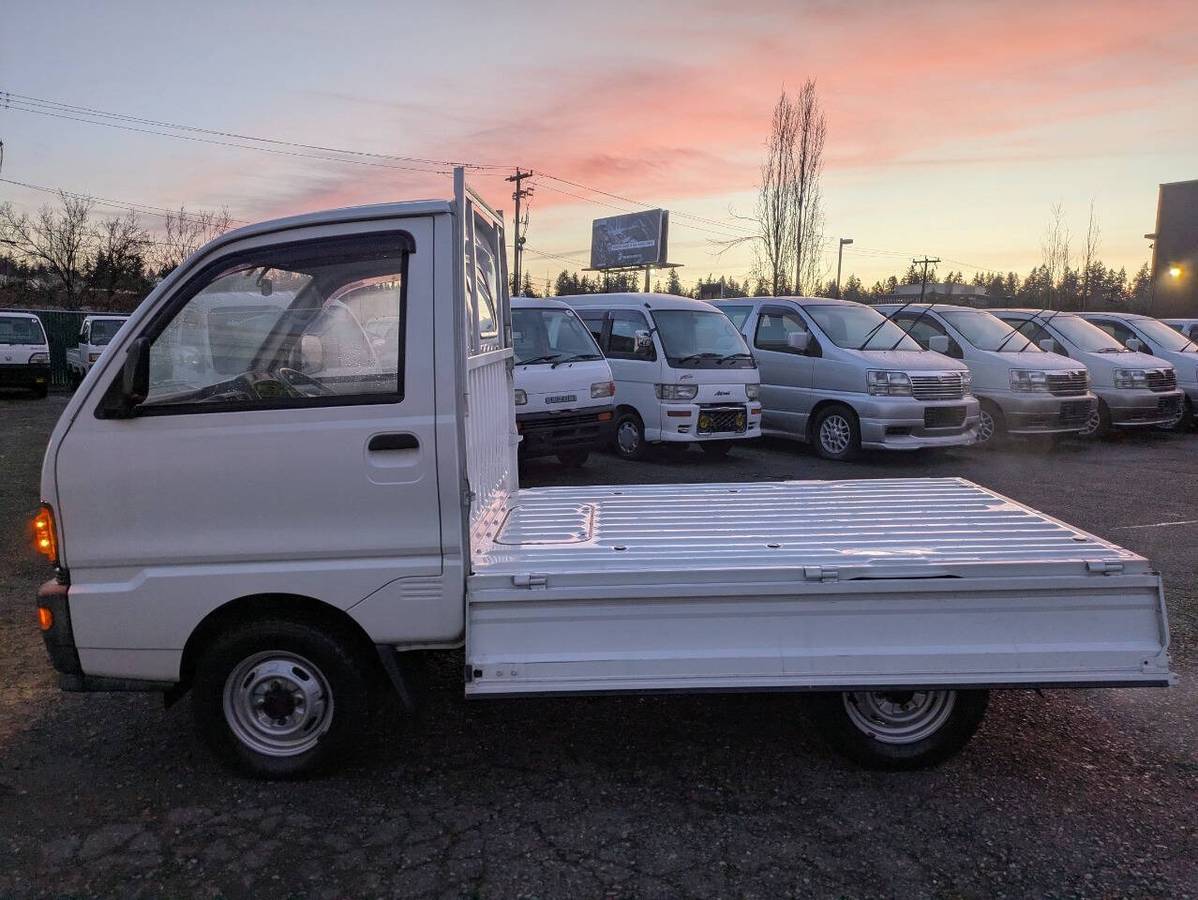 Mitsubishi-minicab-1995-white-7