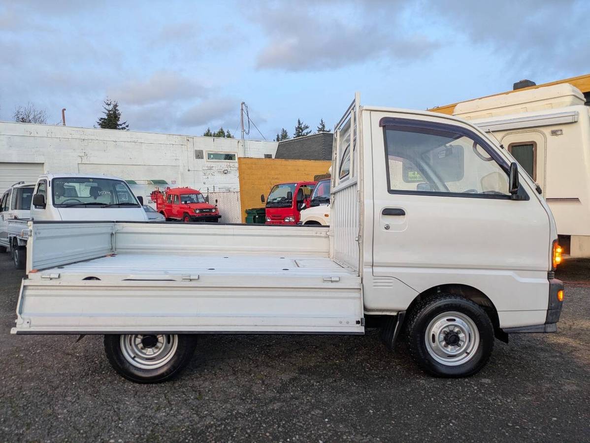 Mitsubishi-minicab-1995-white-8