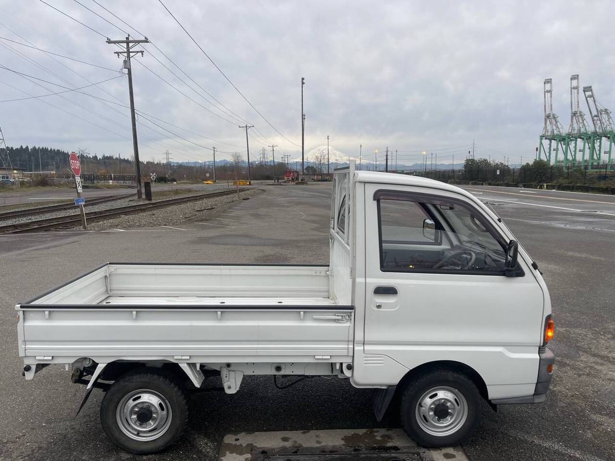 Mitsubishi-minicab-1995-white-9