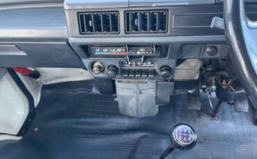 Mitsubishi-minicab-truck-1988-white-10