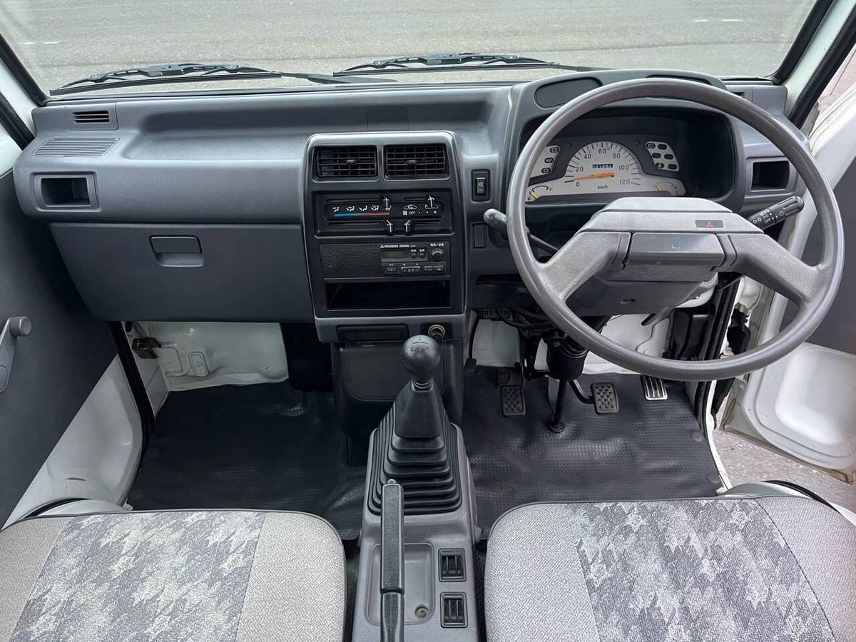 Mitsubishi-minicab-truck-1988-white-11