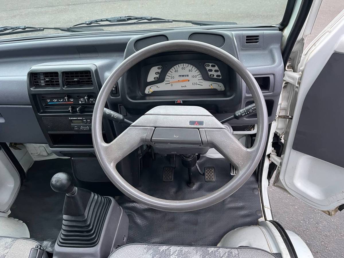 Mitsubishi-minicab-truck-1988-white-13