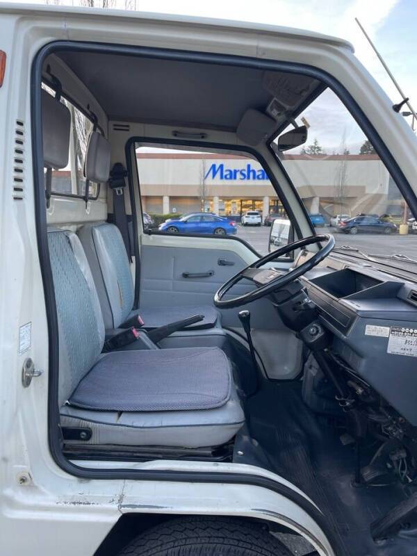 Mitsubishi-minicab-truck-1988-white-2