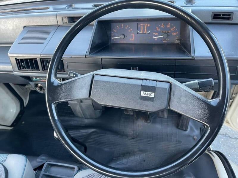 Mitsubishi-minicab-truck-1988-white-3