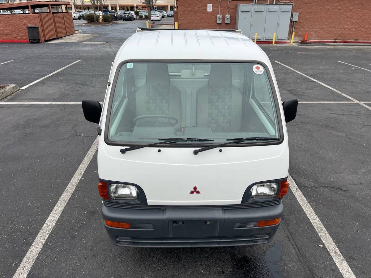 Mitsubishi-minicab-truck-1988-white-4