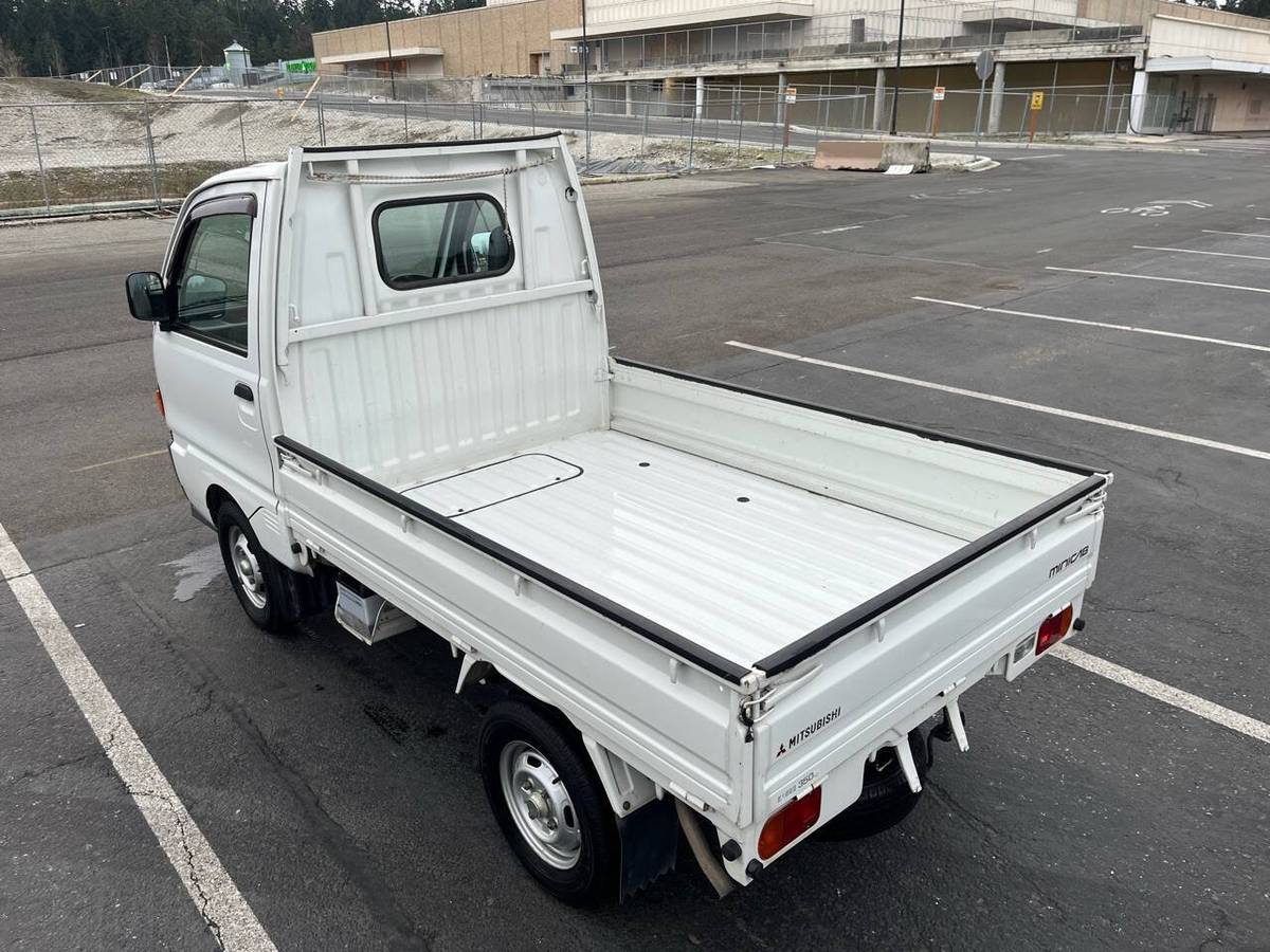 Mitsubishi-minicab-truck-1988-white-5