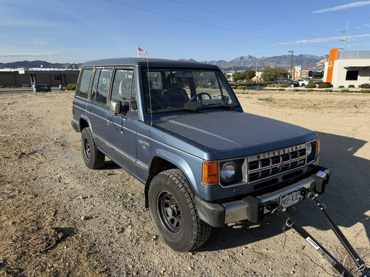 Mitsubishi-montero-1989-blue-1