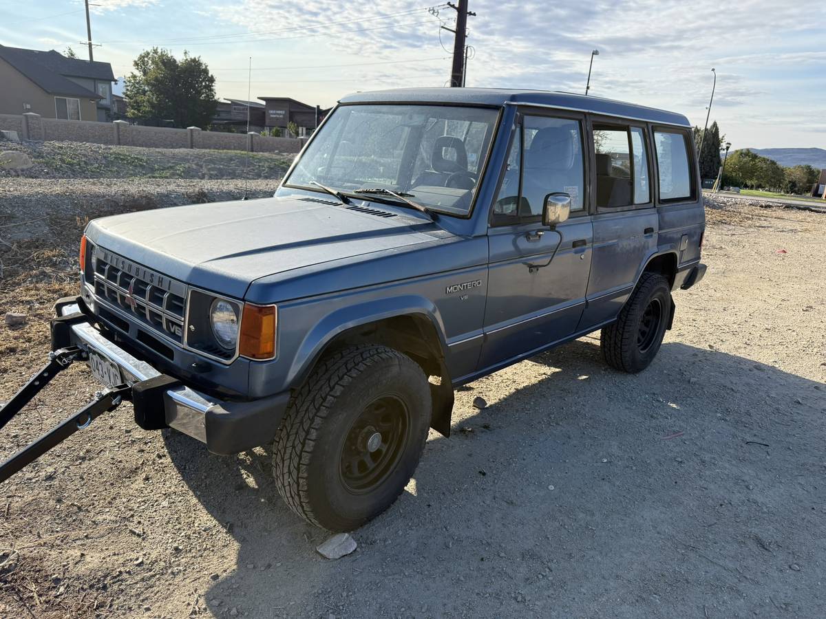 Mitsubishi-montero-1989-blue-2