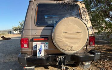Mitsubishi-montero-1989-brown