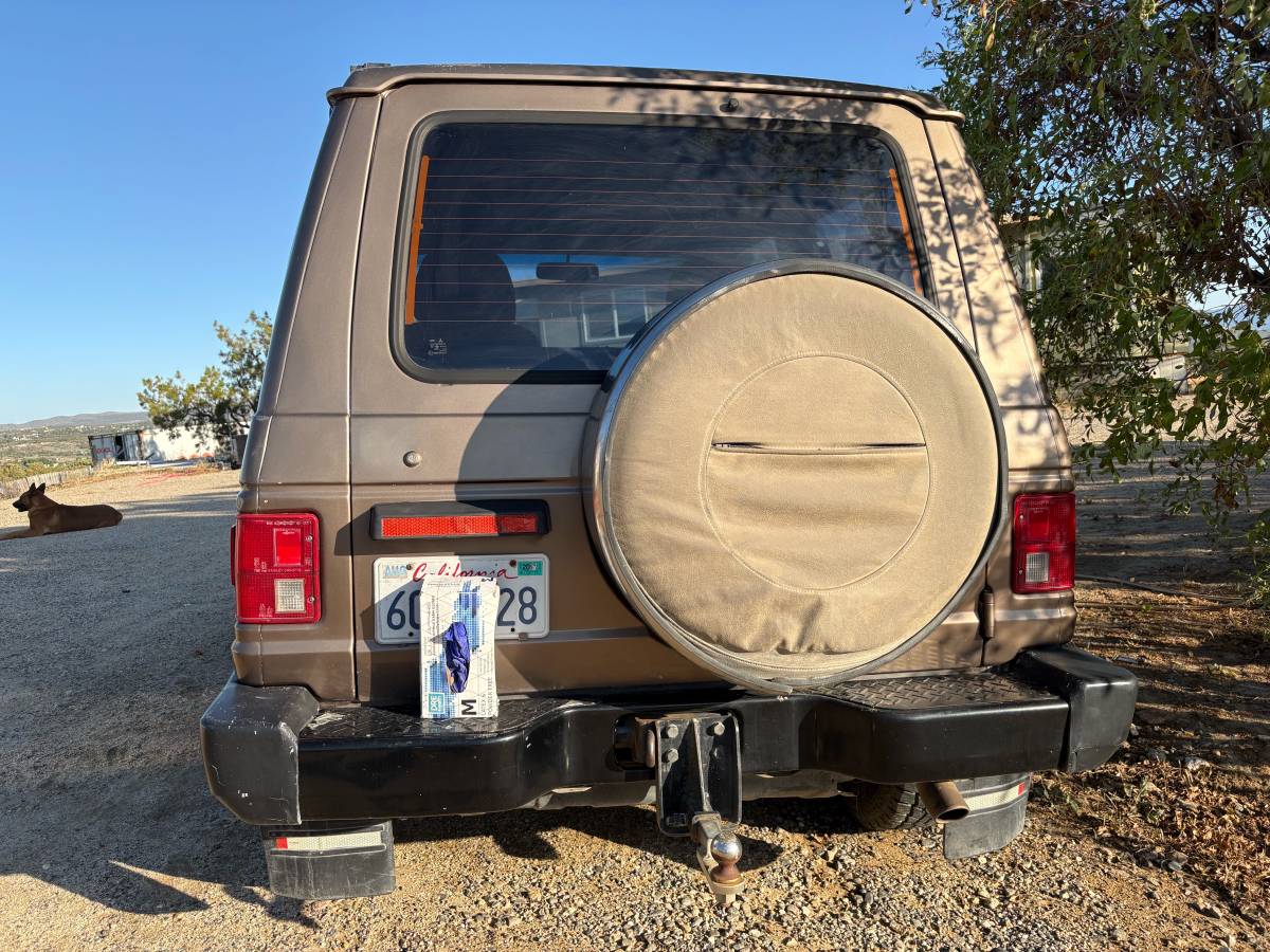 Mitsubishi-montero-1989-brown