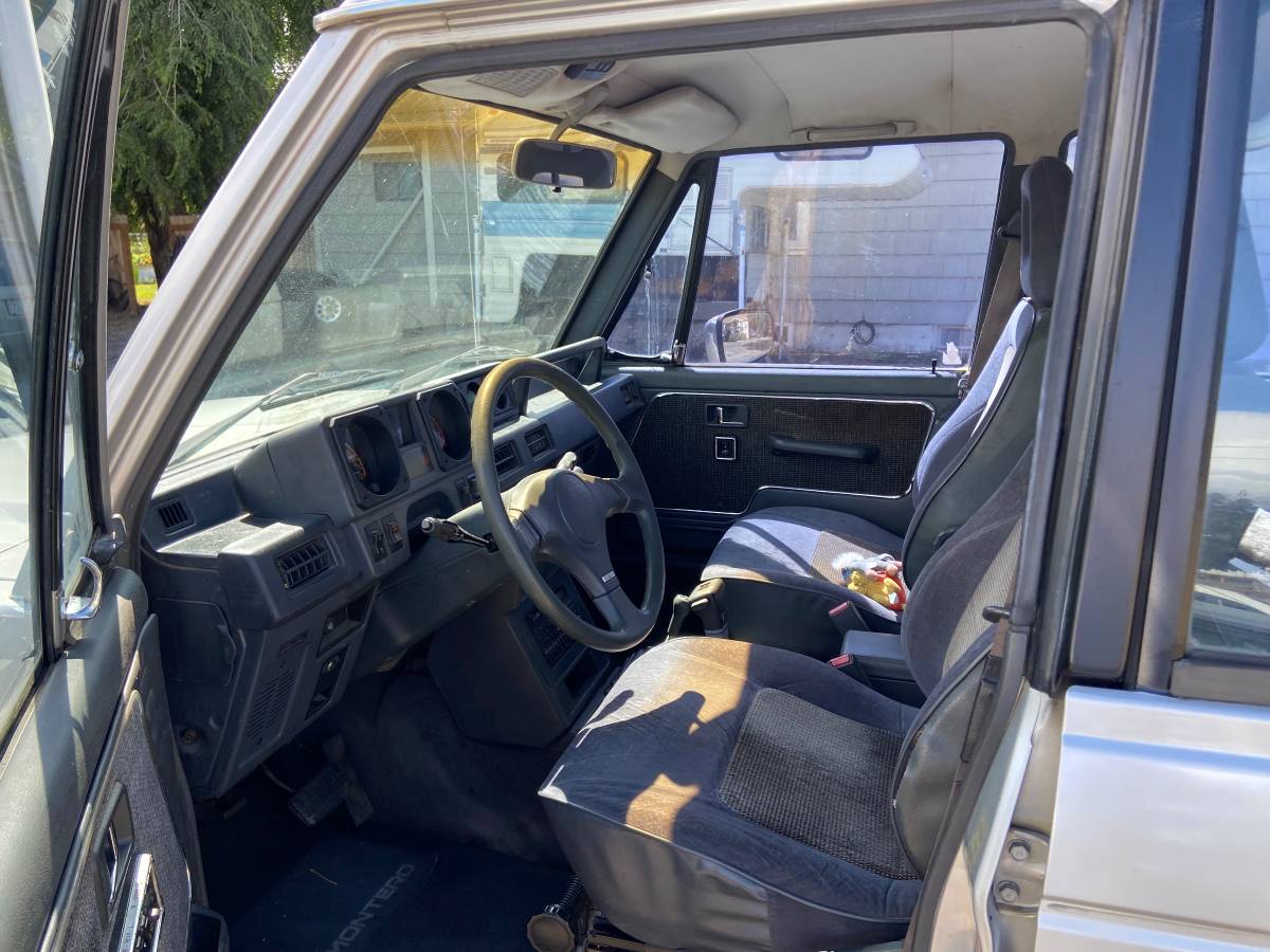 Mitsubishi-montero-1989-silver-3