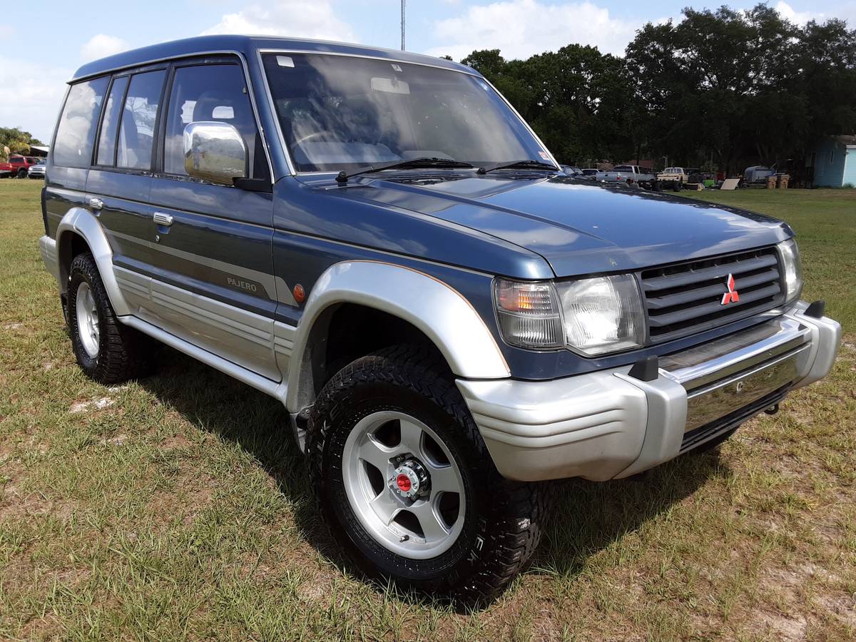 Mitsubishi-pajero-4x4-diesel-1991-blue-1
