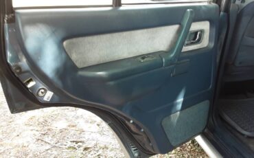Mitsubishi-pajero-4x4-diesel-1991-blue-16