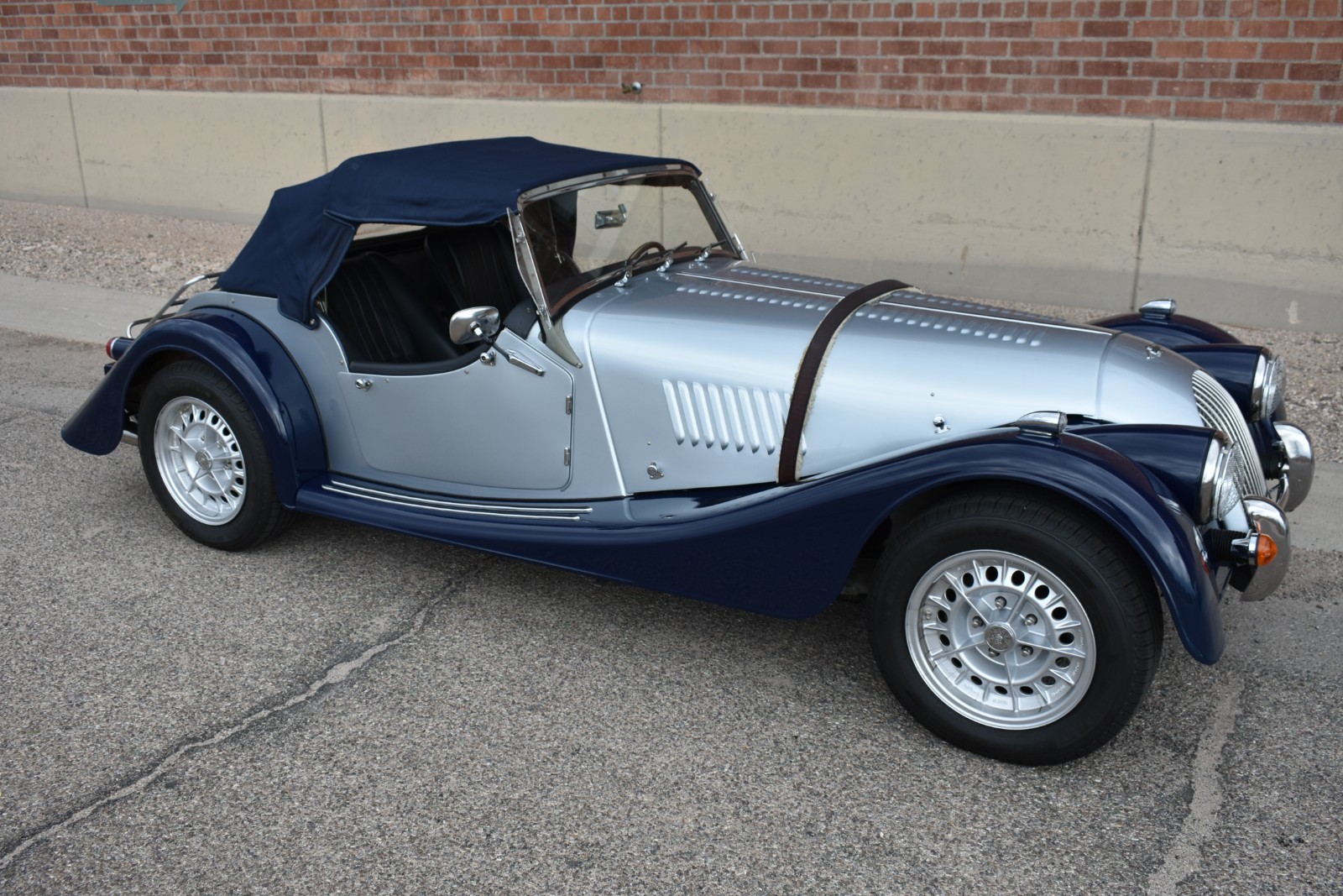 Morgan-Plus-8-1980-Convertible-10