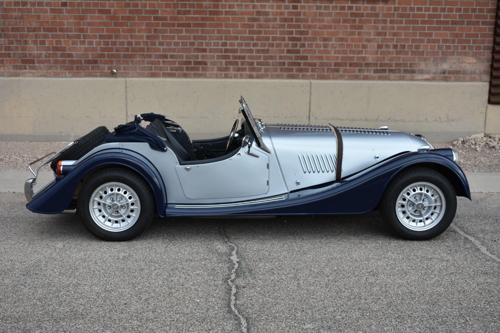 Morgan-Plus-8-1980-Convertible-2