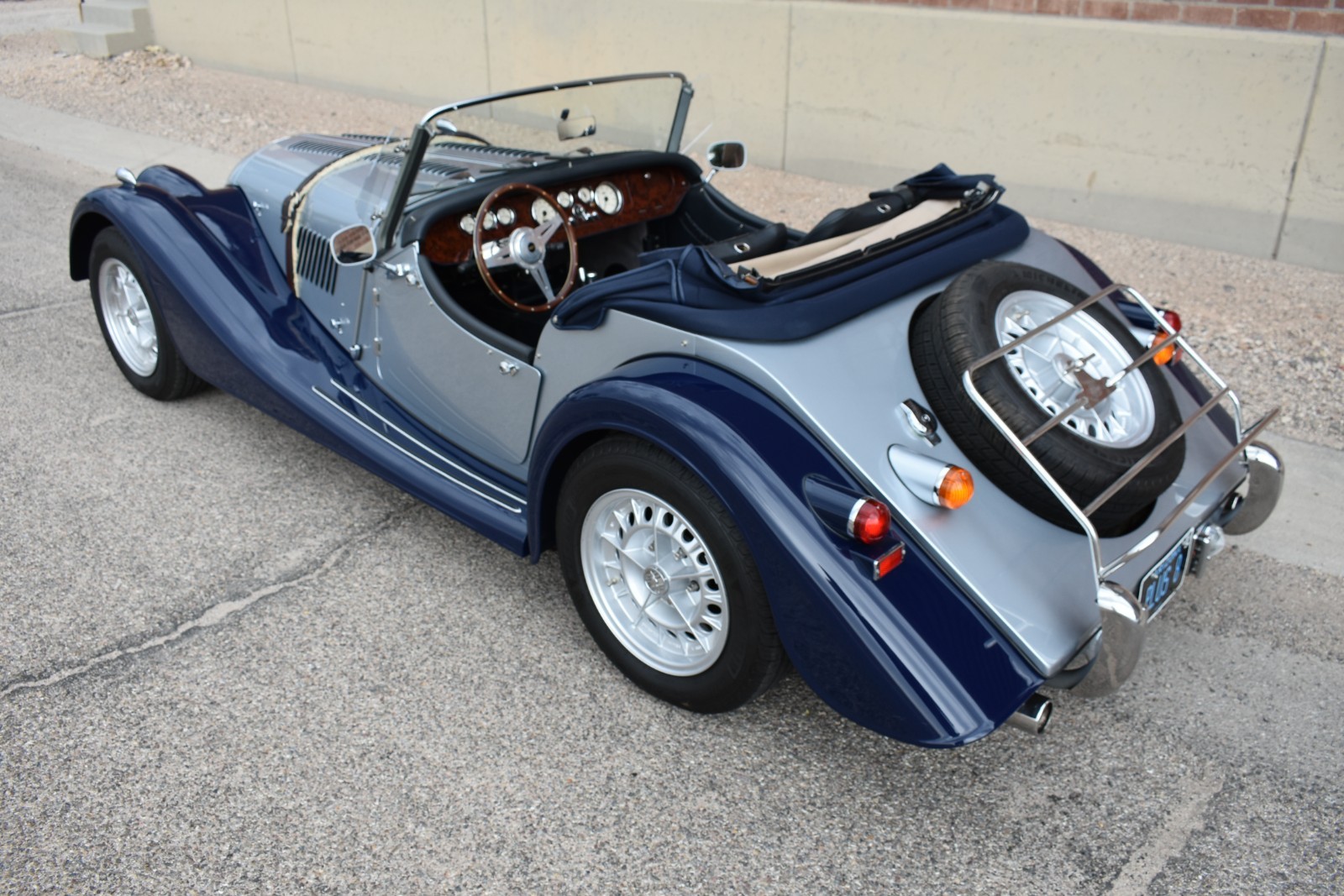 Morgan-Plus-8-1980-Convertible-27