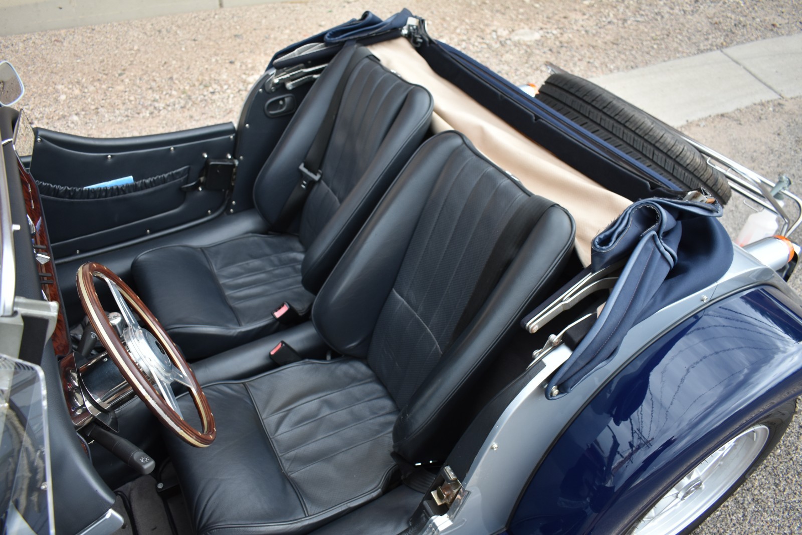 Morgan-Plus-8-1980-Convertible-31
