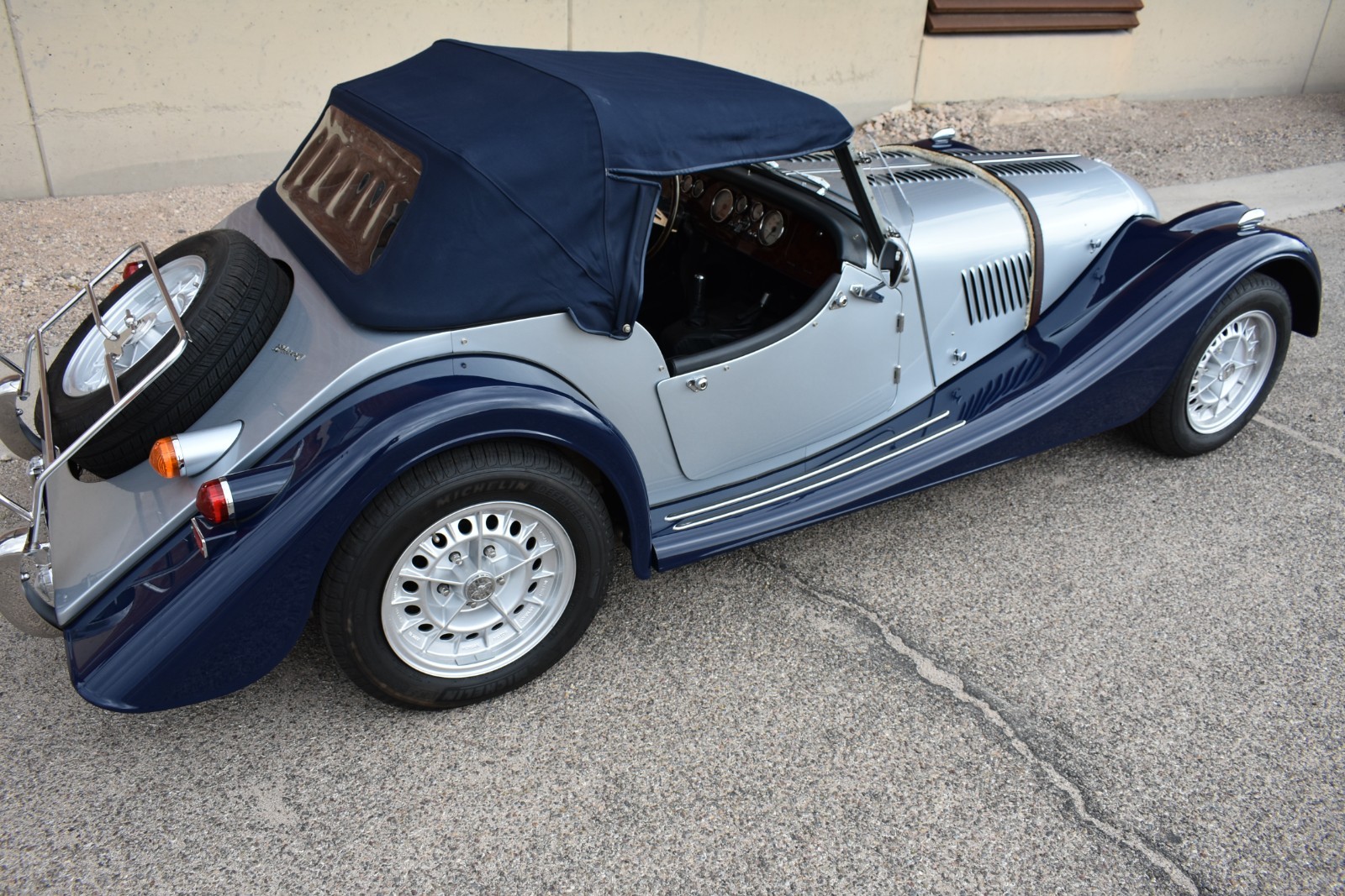 Morgan-Plus-8-1980-Convertible-9
