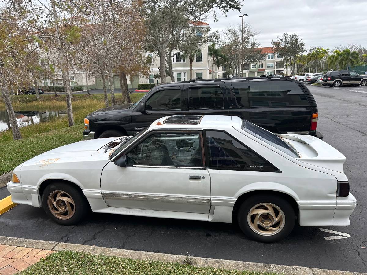 Mustag-gt-1989-white-6