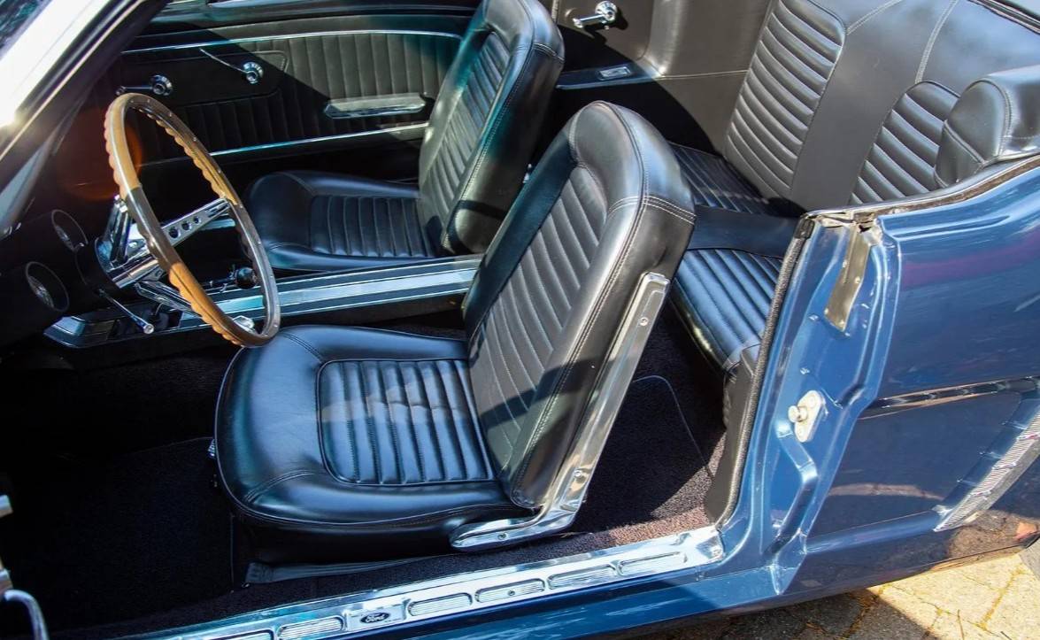 Mustang-convertible-1965-2